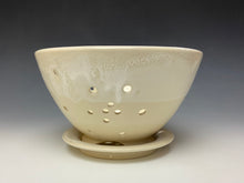Load image into Gallery viewer, Ivory Berry Bowl