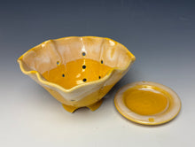 Load image into Gallery viewer, Sunshine Yellow Lotus Berry Bowl