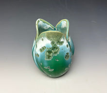 Load image into Gallery viewer, Tulip Vase- Emerald #1