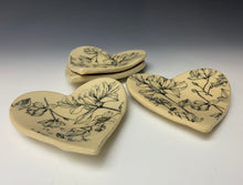 Load image into Gallery viewer, Mini Heart Dish- Magnolia