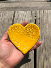 Load image into Gallery viewer, Mini Heart Swirl Dish