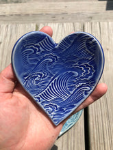 Load image into Gallery viewer, Mini Heart Wave Dish
