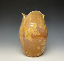 Load image into Gallery viewer, Tulip Vase- Iced Caramel #2
