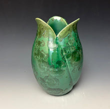 Load image into Gallery viewer, A green ceramic tulip shaped vase with a glossy finish and zinc crystals that appear as embossed floral patterns, set against a dark gray to light gray gradient background.

