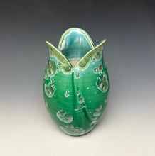 Load image into Gallery viewer, Tulip Vase- Emerald #1
