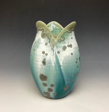 Load image into Gallery viewer, Tulip Vase- Wintergreen #4
