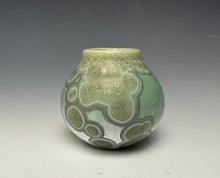Load image into Gallery viewer, Wintergreen Crystalline Mini Vase 2
