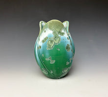 Load image into Gallery viewer, Tulip Vase- Emerald #1
