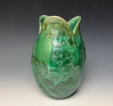 Load image into Gallery viewer, A green ceramic tulip shaped vase with a glossy finish and zinc crystals that appear as embossed floral patterns, set against a dark gray to light gray gradient background.
