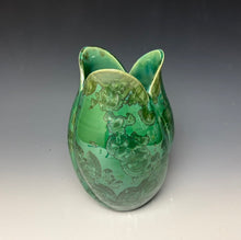 Load image into Gallery viewer, A green ceramic pitcher tulip shaped vase with a glossy finish and zinc crystals that appear as embossed floral patterns, set against a dark gray to light gray gradient background.
