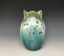 Load image into Gallery viewer, Tulip Vase- Wintergreen #4
