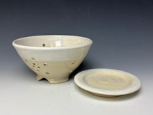 Load image into Gallery viewer, Ivory Berry Bowl
