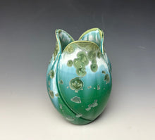 Load image into Gallery viewer, Tulip Vase- Emerald #2
