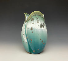 Load image into Gallery viewer, Tulip Vase- Wintergreen #1
