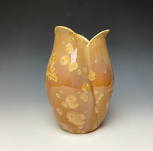 Load image into Gallery viewer, Tulip Vase- Iced Caramel #2
