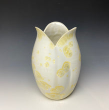 Load image into Gallery viewer, Tulip Vase- Ivory #4
