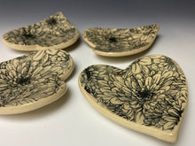 Load image into Gallery viewer, Mini Heart Dish- Chrysanthemum
