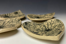 Load image into Gallery viewer, Mini Heart Dish- Chrysanthemum
