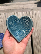 Load image into Gallery viewer, Mini Heart Wave Dish
